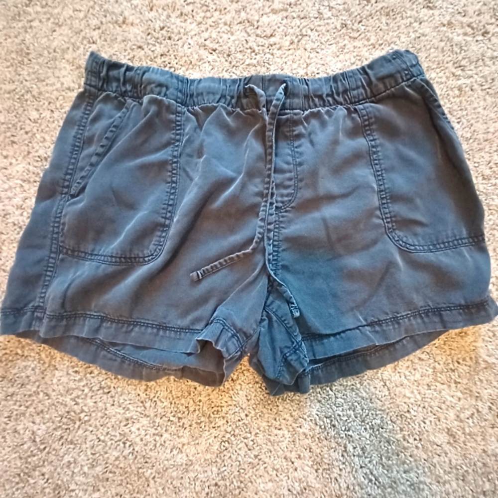 Navy Gap shorts Medium